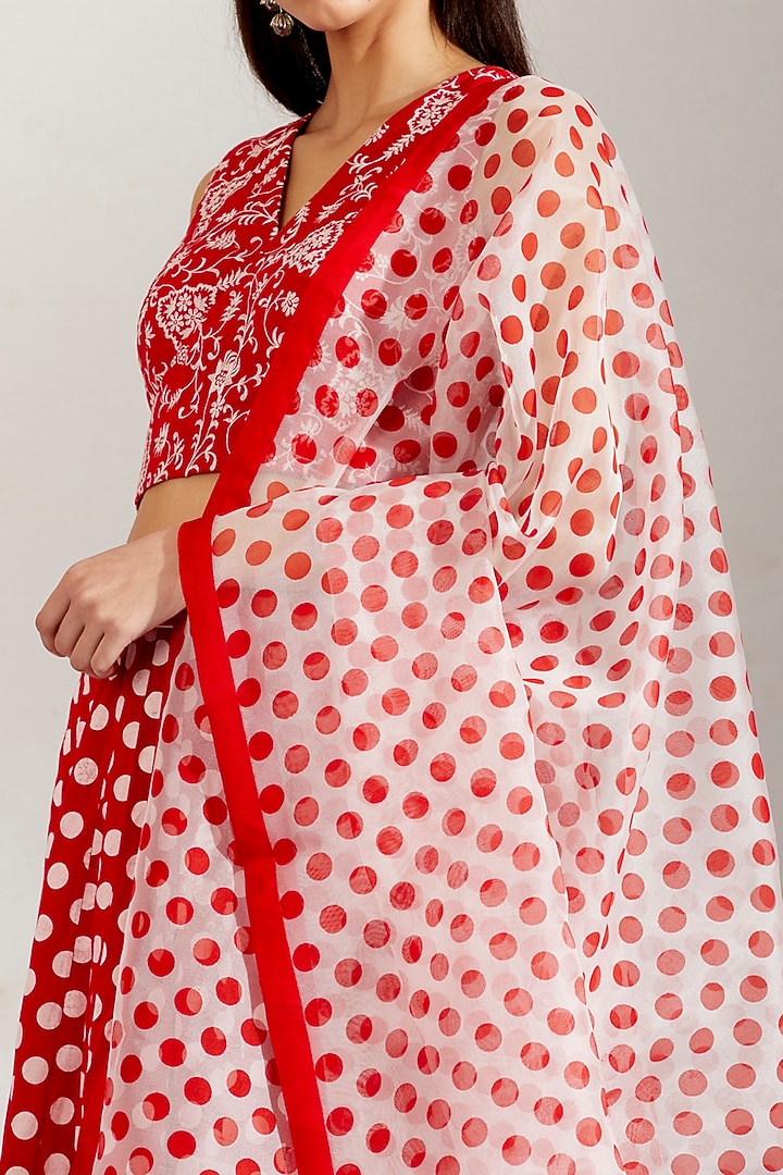 Red & White Printed Wedding Lehenga Set by Label Earthen Pret at Pernia's Pop Up Shop