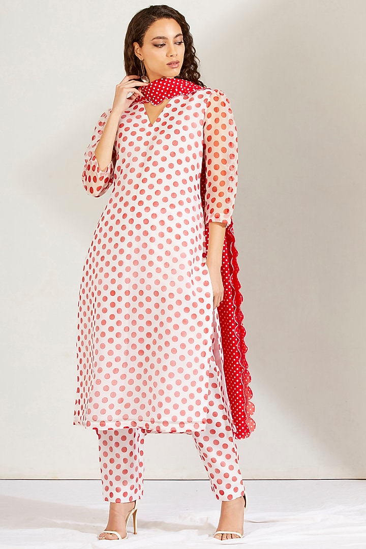 Red & White Organza Silk Kurta Set by Label Earthen Pret at Pernia's Pop Up Shop