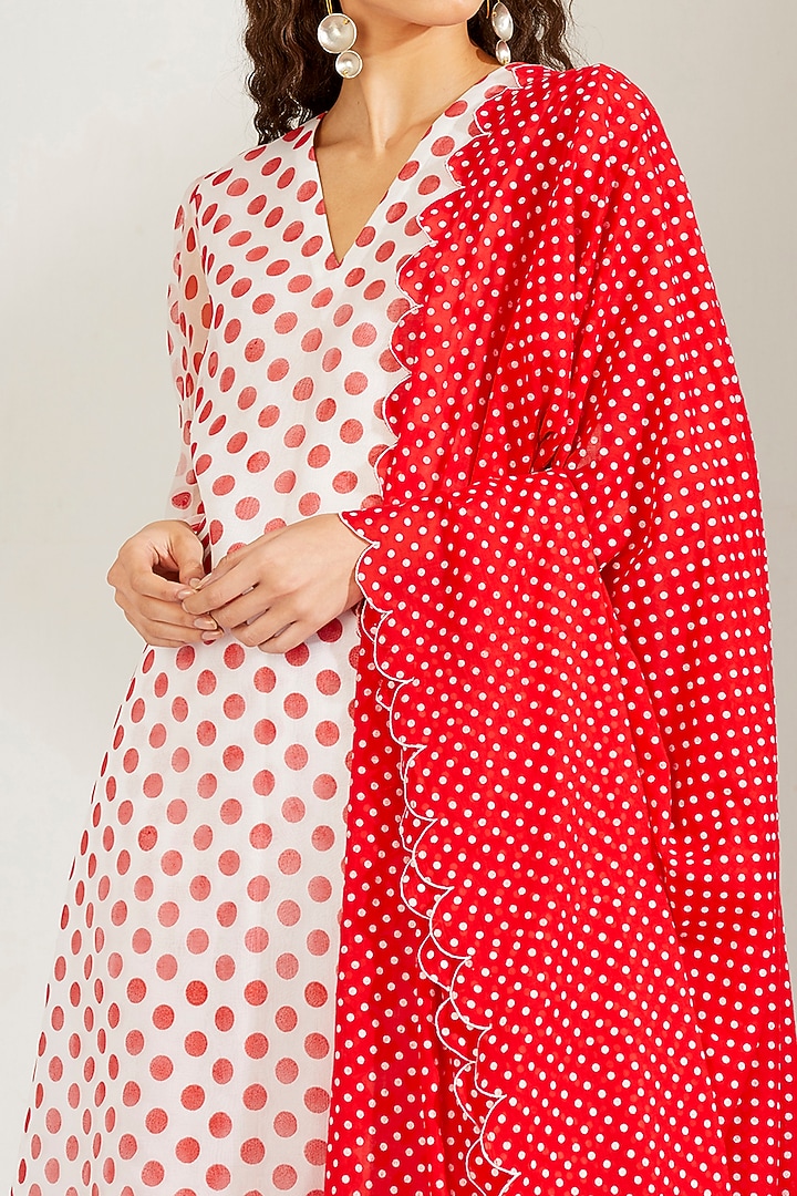 Red & White Organza Silk Kurta Set by Label Earthen Pret at Pernia's Pop Up Shop