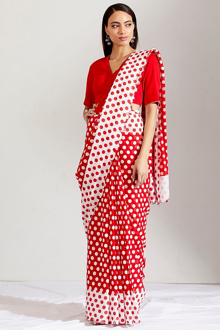 Red & White Cotton Mul Saree Set by Label Earthen Pret