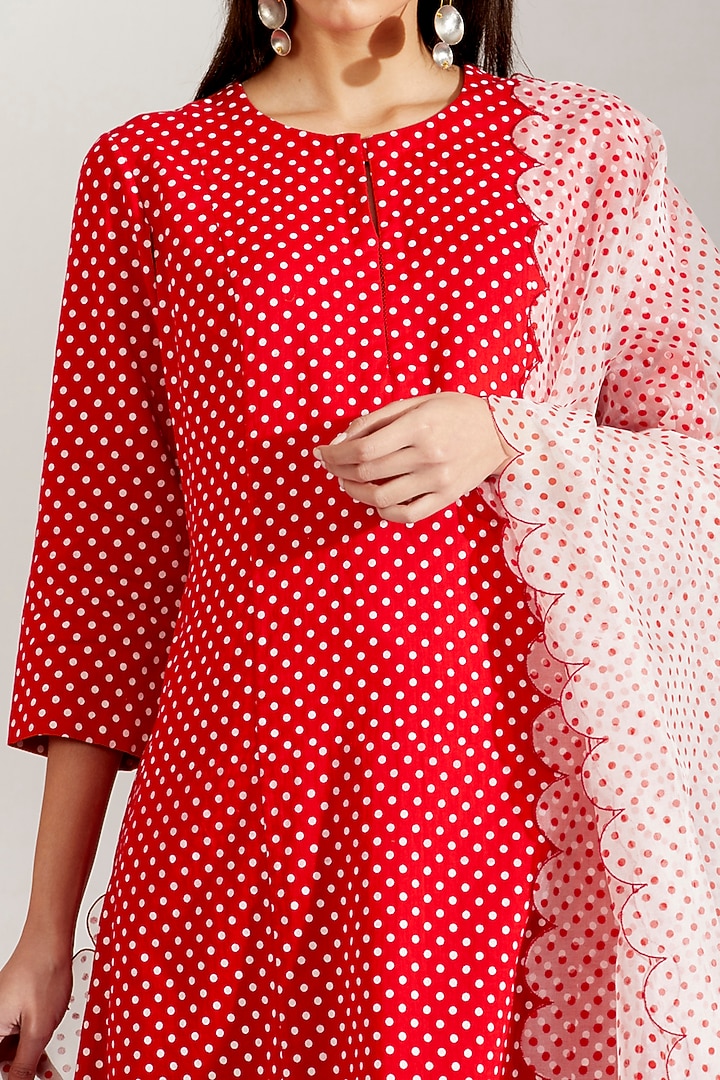 Red & White Cotton Mul Kurta Set by Label Earthen Pret at Pernia's Pop Up Shop