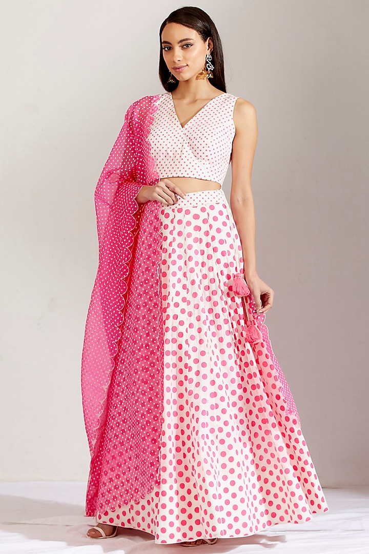 Ivory & Pink Printed Lehenga Set by Label Earthen Pret at Pernia's Pop Up Shop