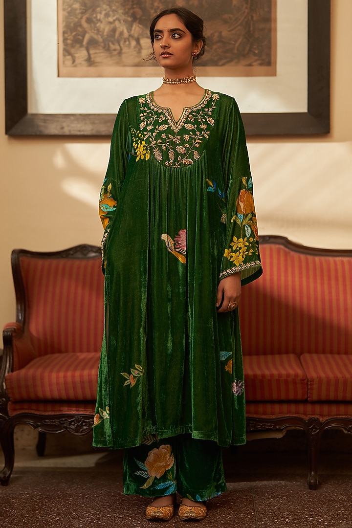 Green Silk Velvet Zardosi Embroidered Kurta Set by Label Earthen Pret at Pernia's Pop Up Shop