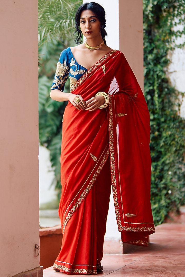 Red Chiniya Silk Hand Embroidered Wedding Saree Set by Label Earthen Pret at Pernia's Pop Up Shop