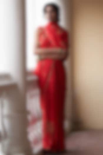 Red Chiniya Silk Zardosi Work Wedding Saree Set by Label Earthen Pret at Pernia's Pop Up Shop