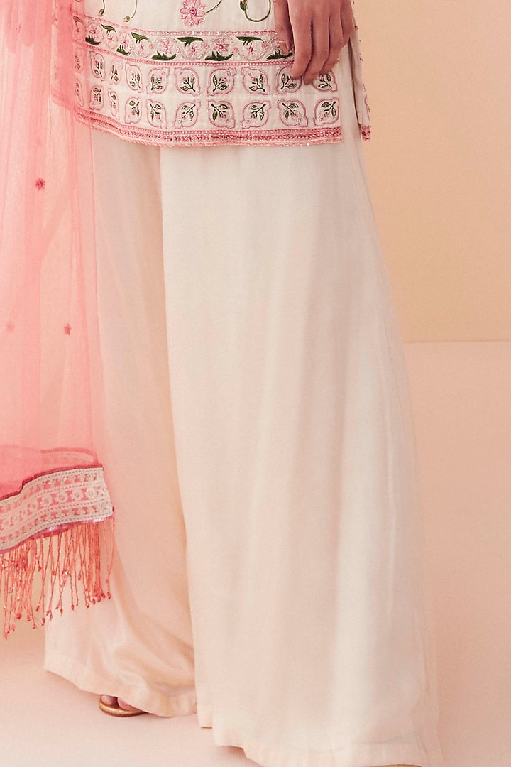 Ivory Embroidered Kurta Set by Sanjev Marwaaha at Pernia's Pop Up Shop