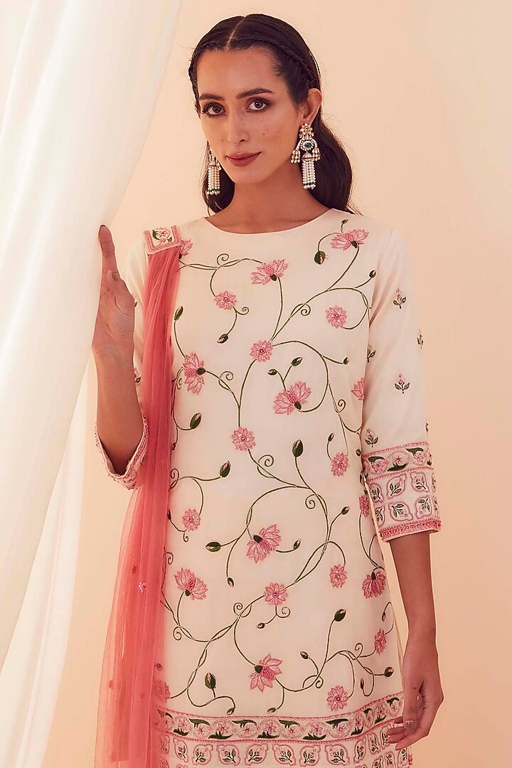 Ivory Embroidered Kurta Set by Sanjev Marwaaha at Pernia's Pop Up Shop
