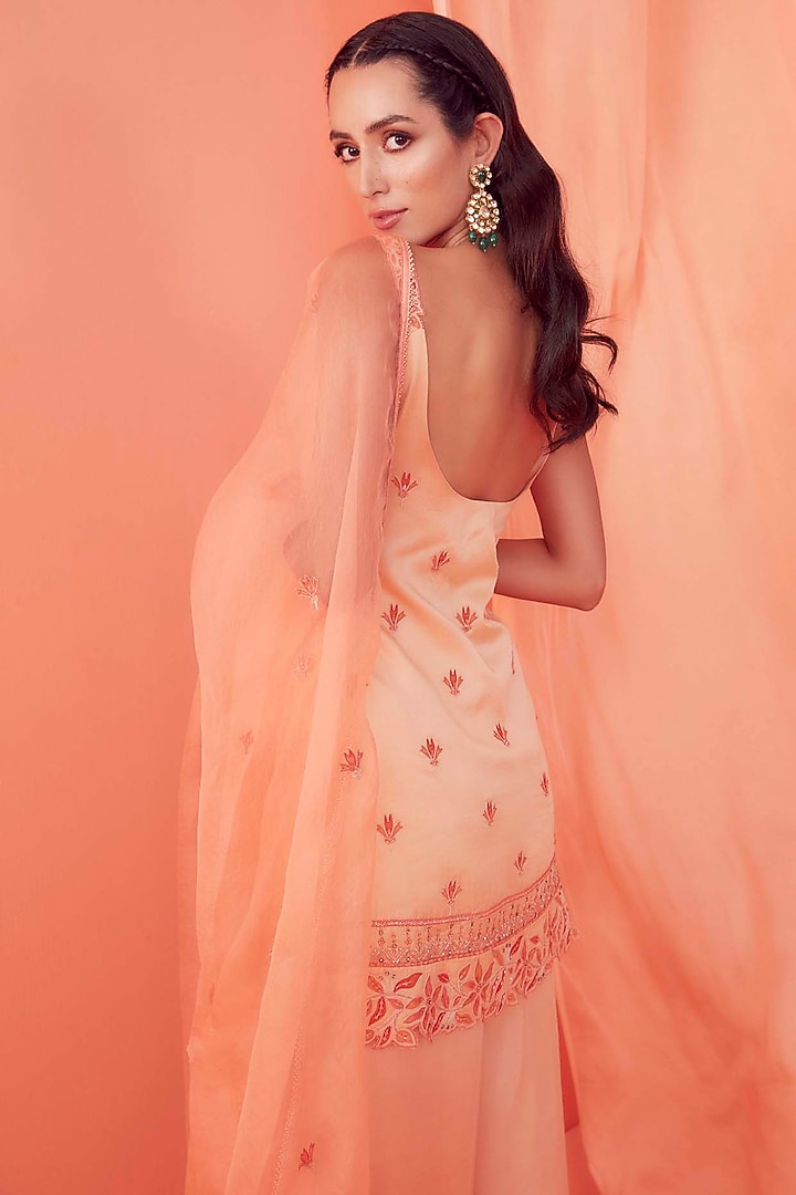 Peach Embroidered Kurta Set by Sanjev Marwaaha at Pernia's Pop Up Shop