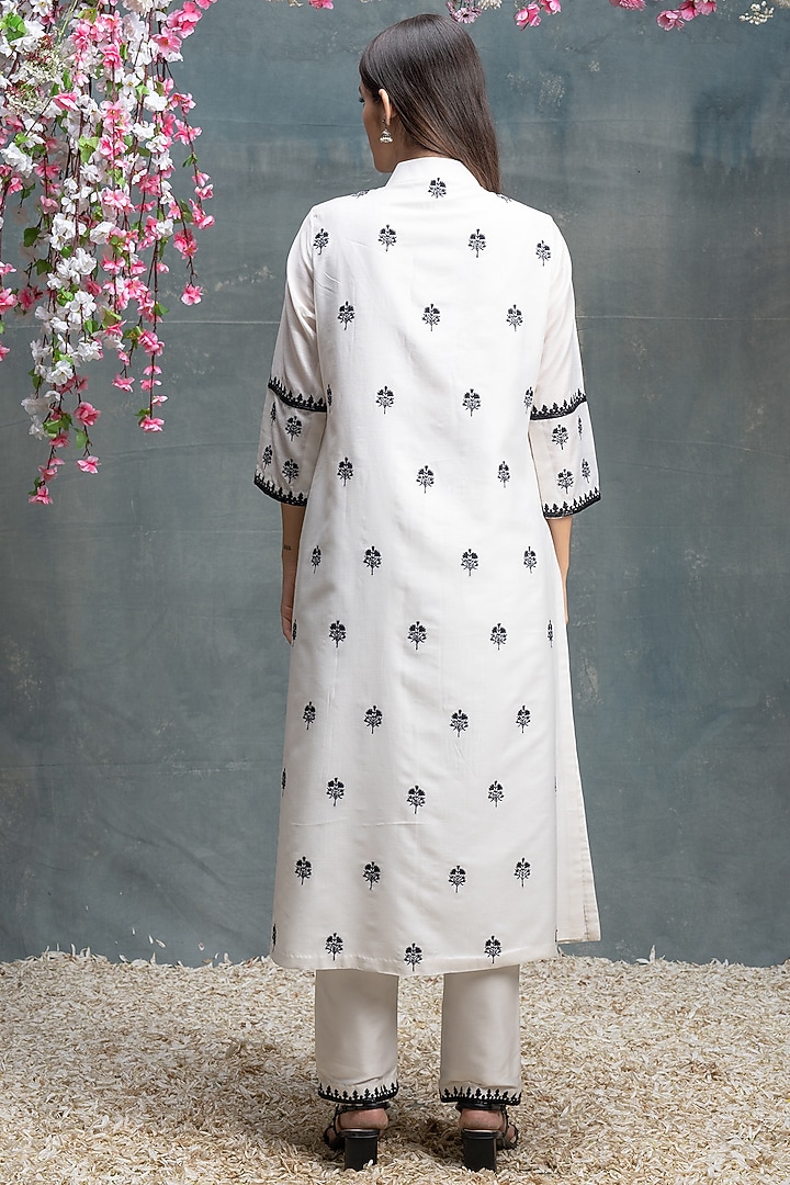 Ivory & Black Chanderi & Cotton Silk Embroidered Kurta Set by Sanjev Marwaaha at Pernia's Pop Up Shop