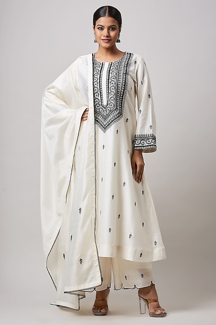 Ivory Chanderi Silk Machine & Hand Embellished Kurta Set by Sanjev Marwaaha at Pernia's Pop Up Shop