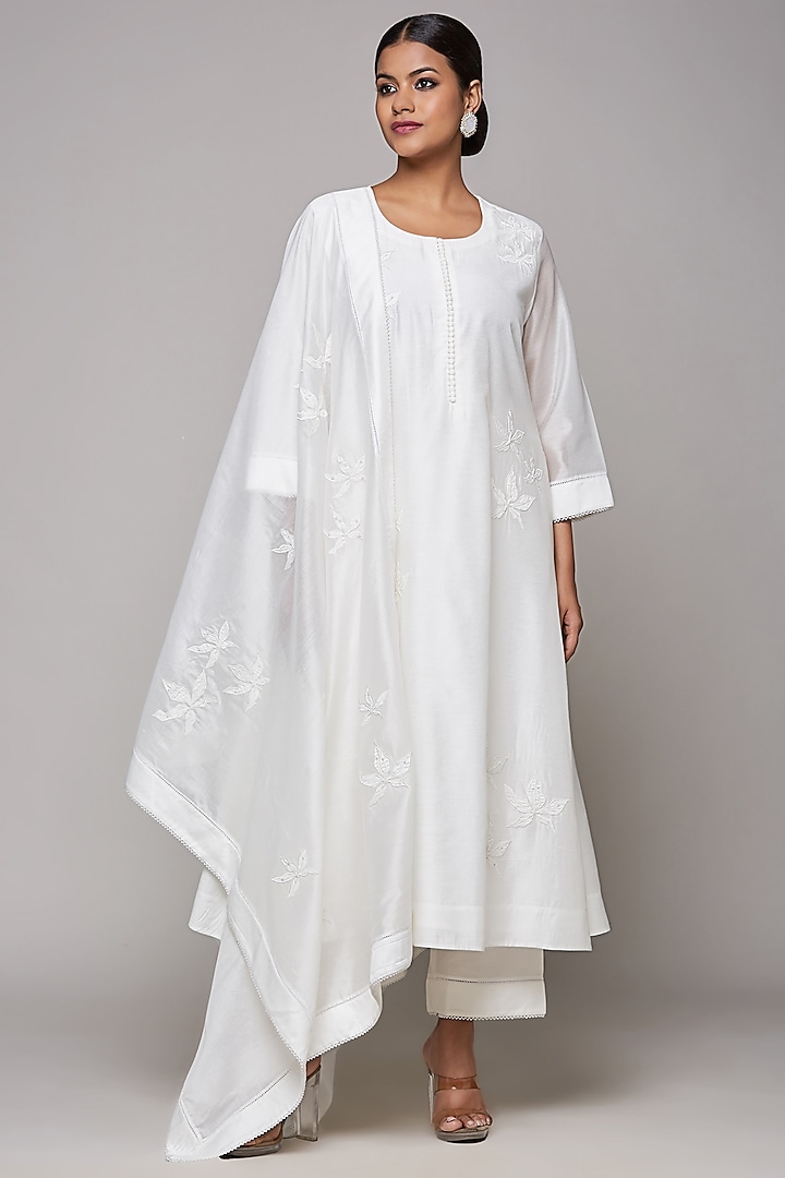 Ivory Chanderi Kurta Set by Sanjev Marwaaha at Pernia's Pop Up Shop