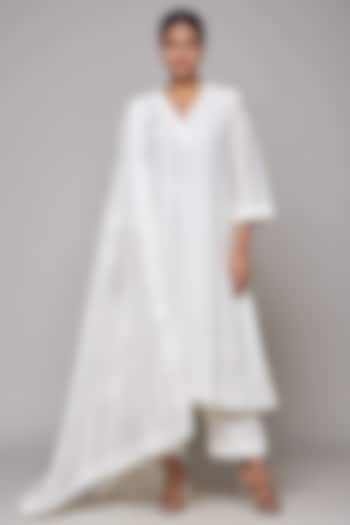 Ivory Chanderi Kurta Set by Sanjev Marwaaha