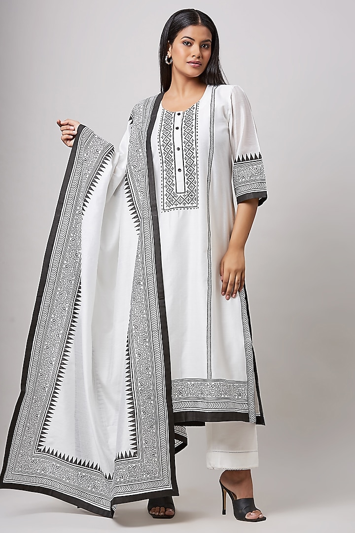 Ivory Chanderi Hand Block Printed Kurta Set by Sanjev Marwaaha at Pernia's Pop Up Shop