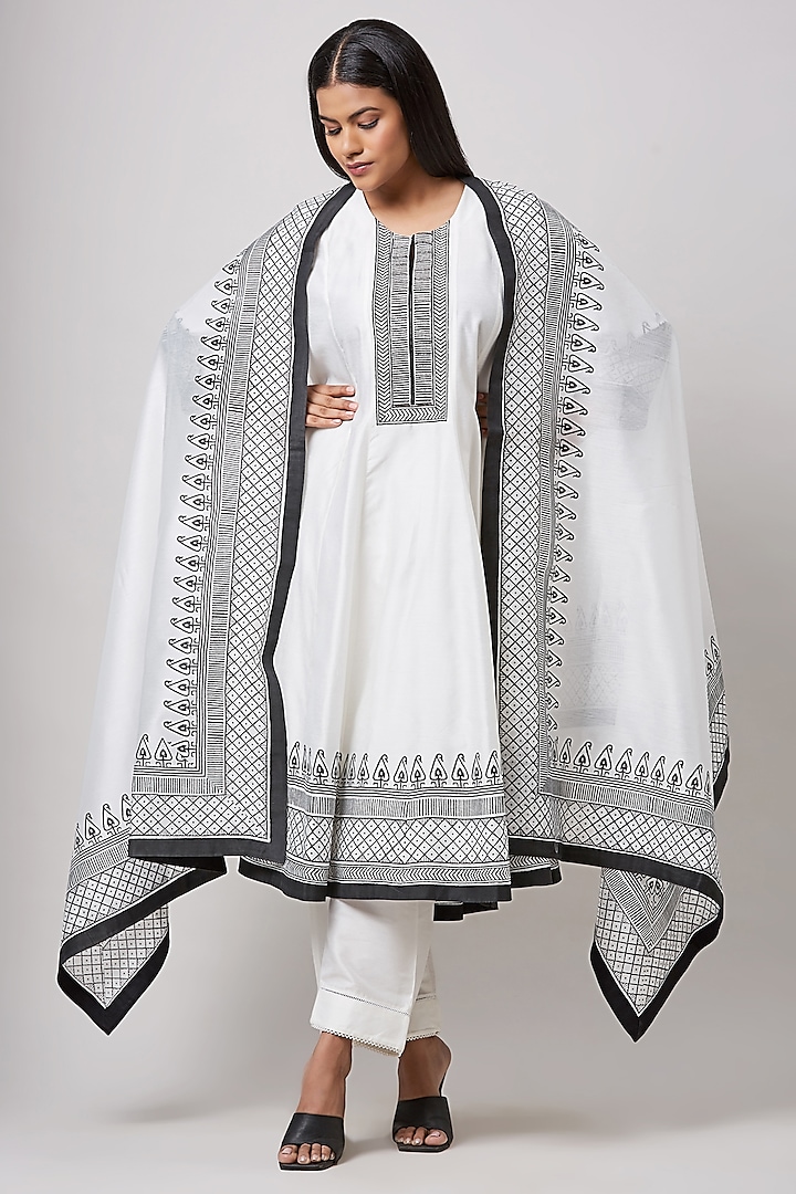 Ivory Chanderi Hand Block Printed Kurta Set by Sanjev Marwaaha at Pernia's Pop Up Shop