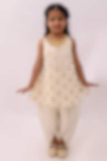 Off-White Chanderi Foil Printed Kurta Set For Girls by Lil Drama at Pernia's Pop Up Shop