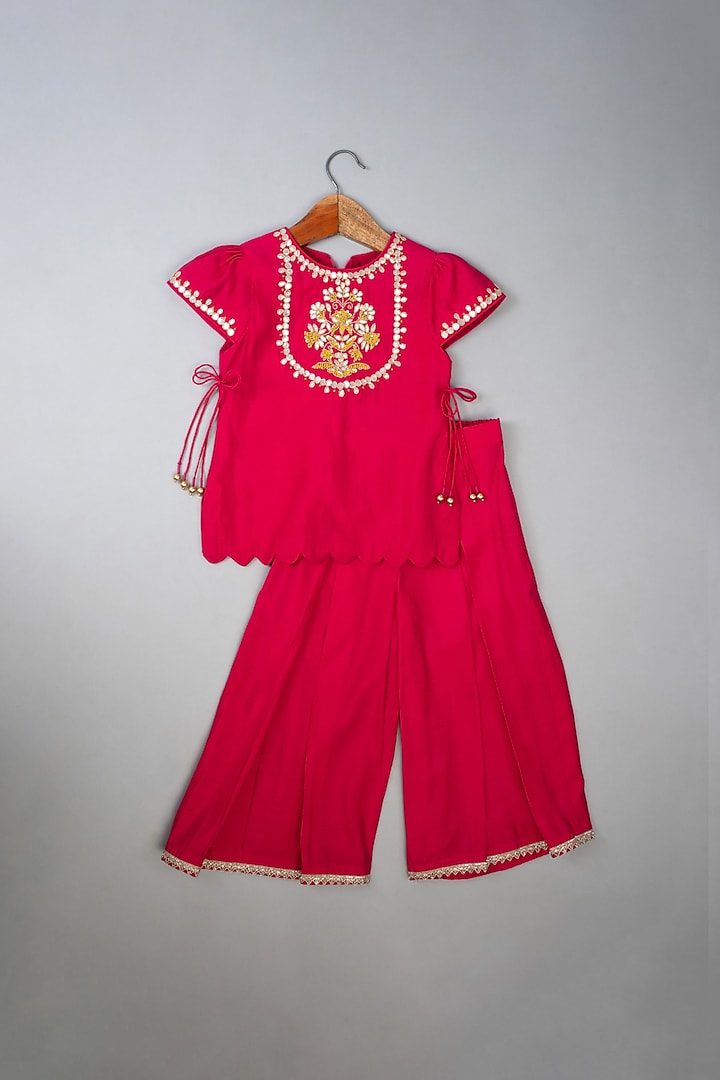 Pink Silk Knot Embroidered Kurta Set For Girls by Li'l Angels at Pernia's Pop Up Shop