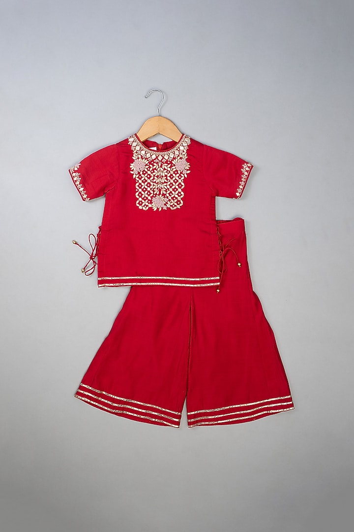 Red Silk Knot Embroidered Kurta Set For Girls by Li'l Angels at Pernia's Pop Up Shop
