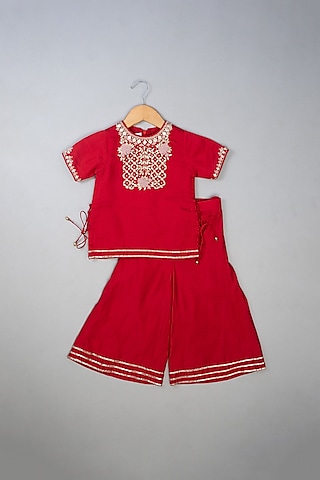 Red Silk Knot Embroidered Kurta Set For Girls by Li'l Angels