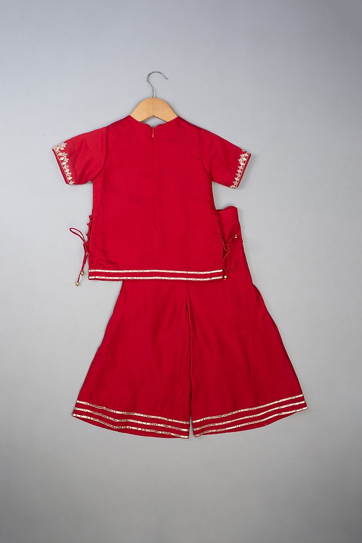 Red Silk Knot Embroidered Kurta Set For Girls by Li'l Angels at Pernia's Pop Up Shop