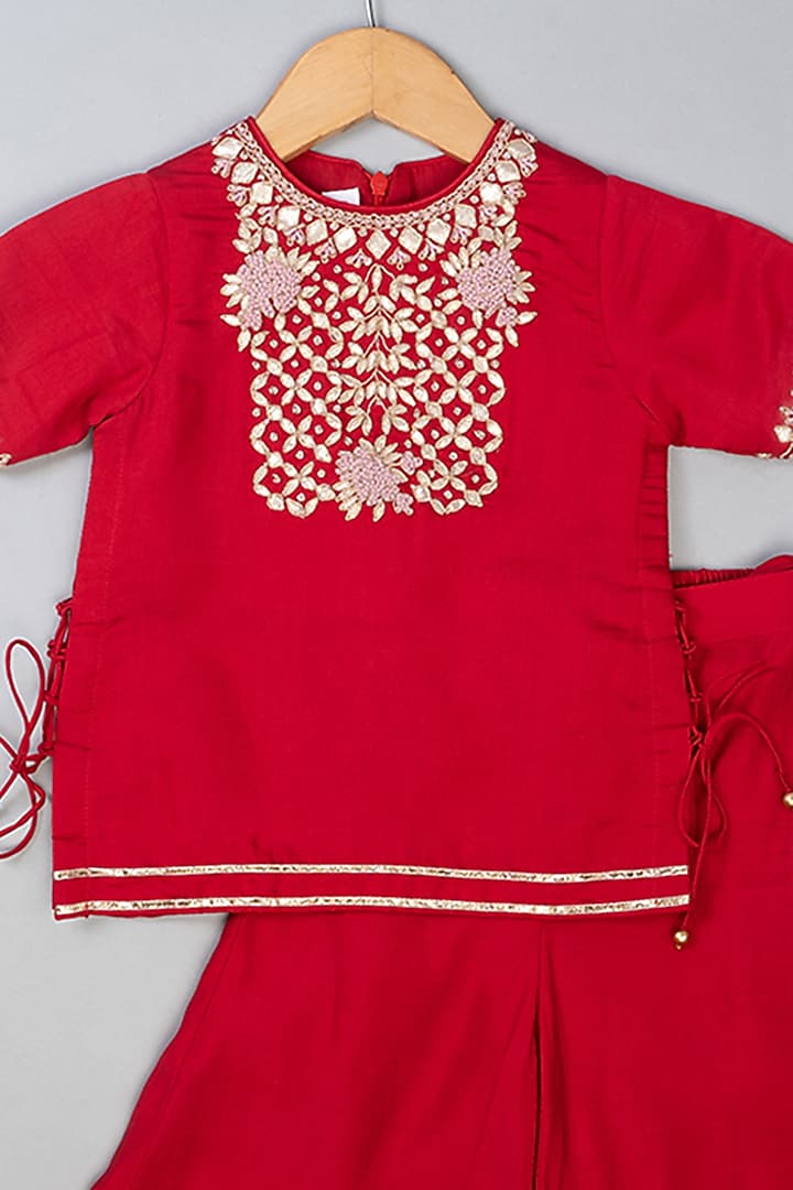 Red Silk Knot Embroidered Kurta Set For Girls by Li'l Angels at Pernia's Pop Up Shop