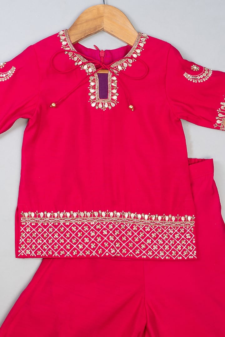 Pink Silk Sequins Embroidered Kurta Set For Girls by Li'l Angels at Pernia's Pop Up Shop