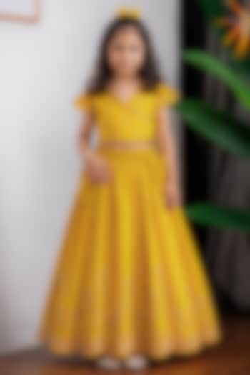 Mustard Muslin Silk Lehenga Set For Girls by Li'l Angels at Pernia's Pop Up Shop