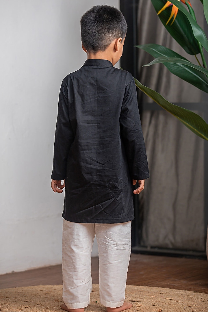 Black Giza Cotton Hand Painted Kurta Set For Boys by Li'l Angels at Pernia's Pop Up Shop