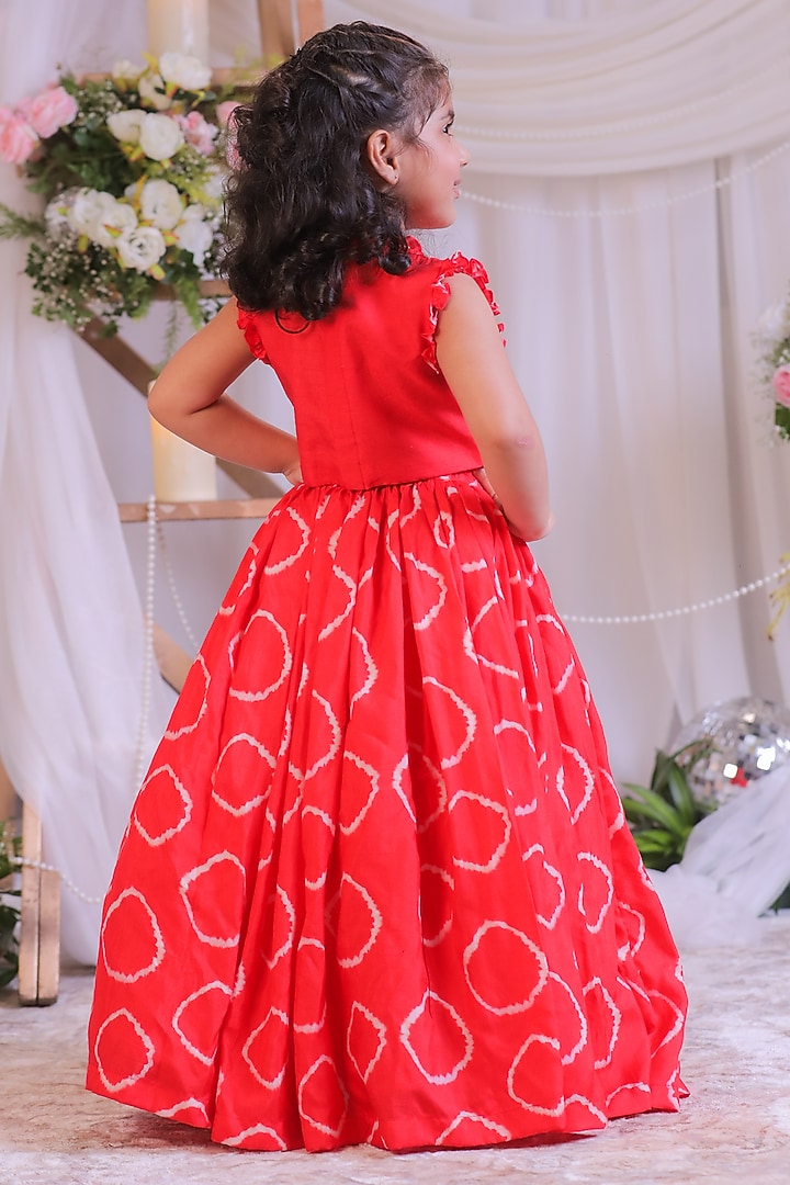 Red Silk Bandhej Embroidered Lehenga Set For Girls by Li'l Angels at Pernia's Pop Up Shop