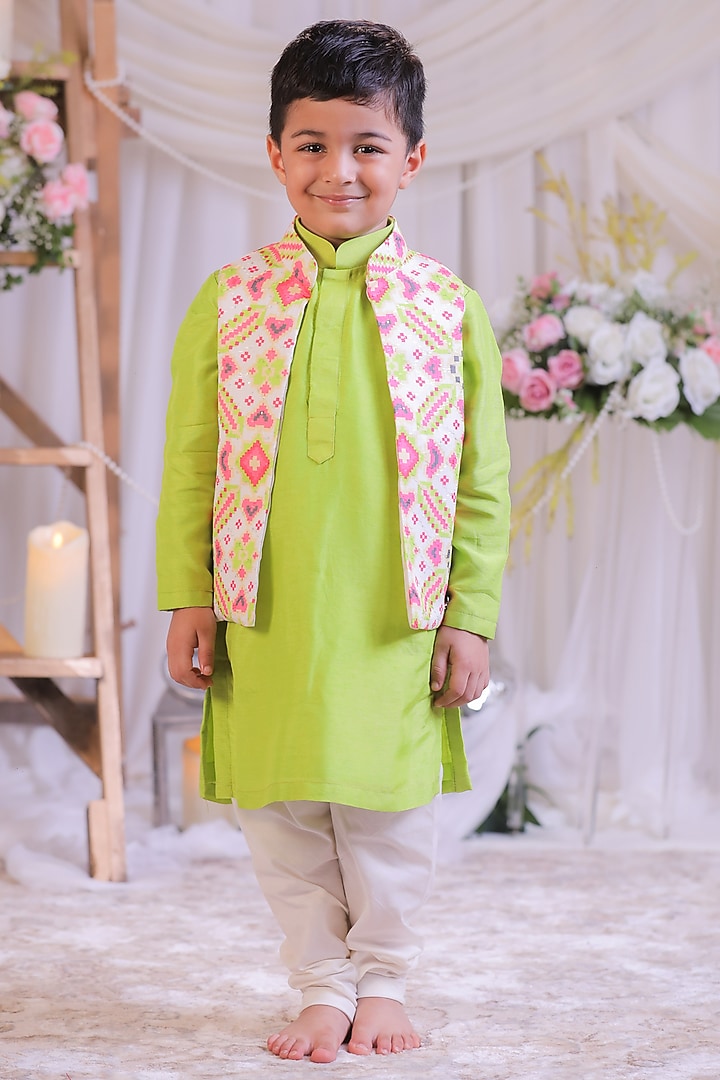 White Roman Silk Ikkat Nehru Jacket Set For Boys by Li'l Angels at Pernia's Pop Up Shop