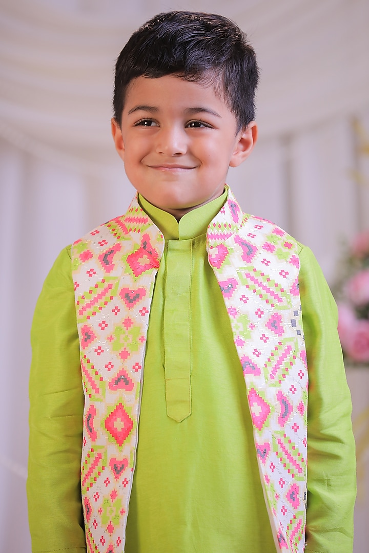 White Roman Silk Ikkat Nehru Jacket Set For Boys by Li'l Angels at Pernia's Pop Up Shop
