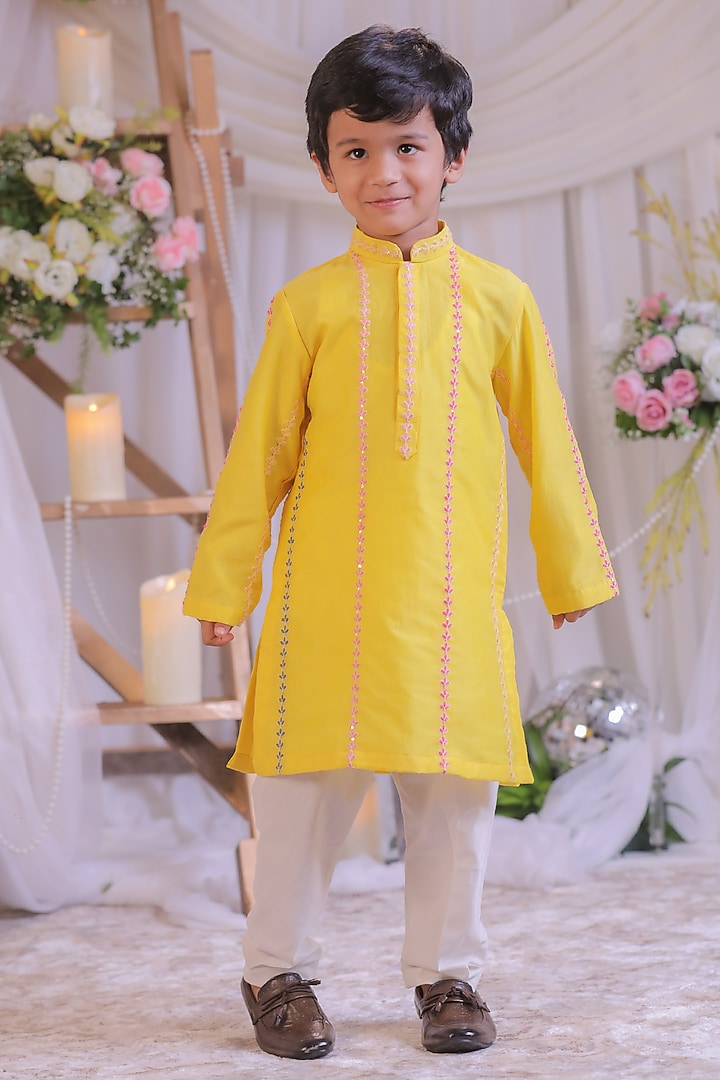 Yellow Chanderi Silk Kurta Set For Boys by Li'l Angels at Pernia's Pop Up Shop