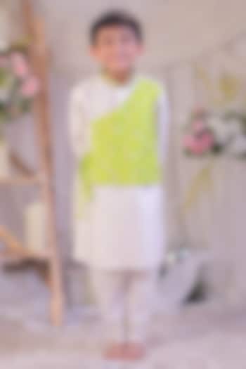 Green & White Roman Silk Bandhej Work Kurta Set For Boys by Li'l Angels at Pernia's Pop Up Shop