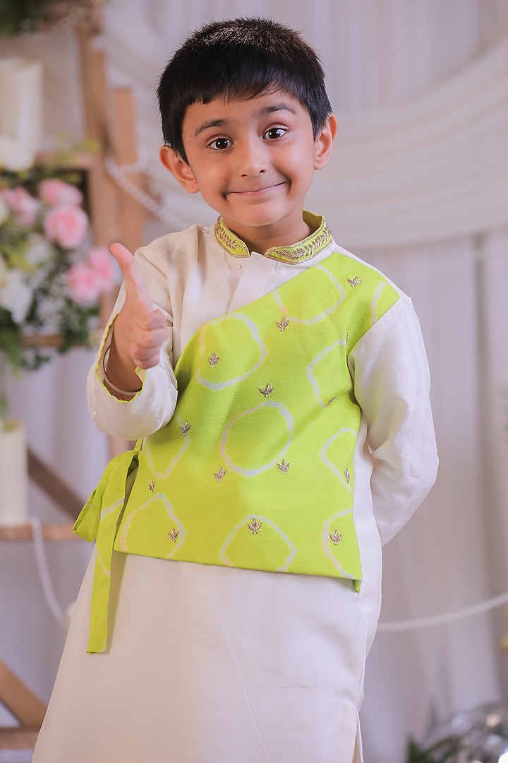 Green & White Roman Silk Bandhej Work Kurta Set For Boys by Li'l Angels at Pernia's Pop Up Shop