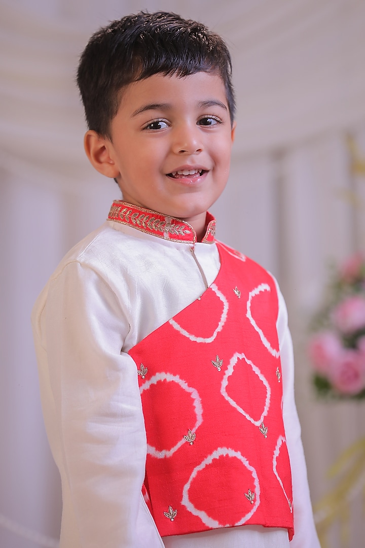 Red & White Roman Silk Bandhej Work Kurta Set For Boys by Li'l Angels at Pernia's Pop Up Shop