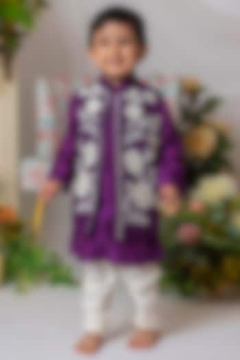 Purple Embroidered Bundi Jacket With Kurta Set For Boys by Li'l Angels