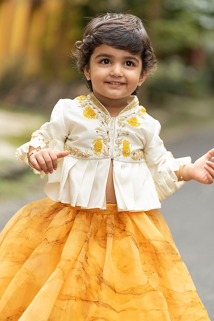 Yellow Printed Lehenga Set For Girls by Li'l Angels at Pernia's Pop Up Shop