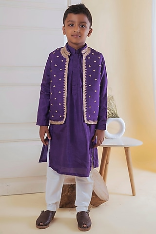 Purple Embroidered Bundi Jacket With Kurta Set For Boys by Li'l Angels