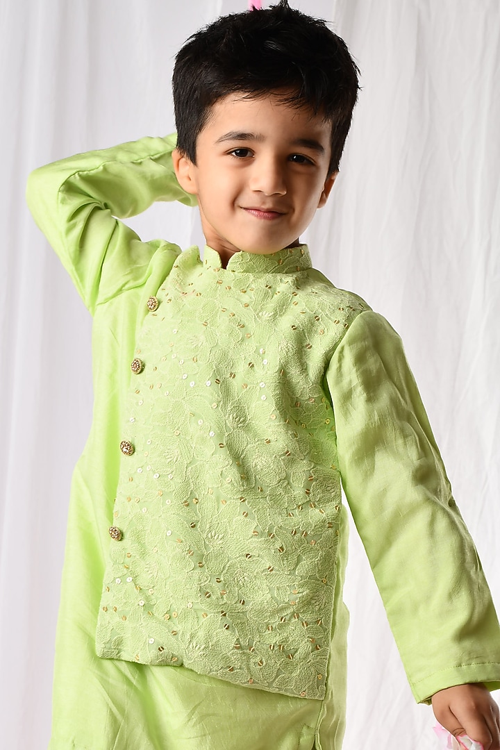 Green Chikankari Kurta Set For Boys by Li'l Angels at Pernia's Pop Up Shop