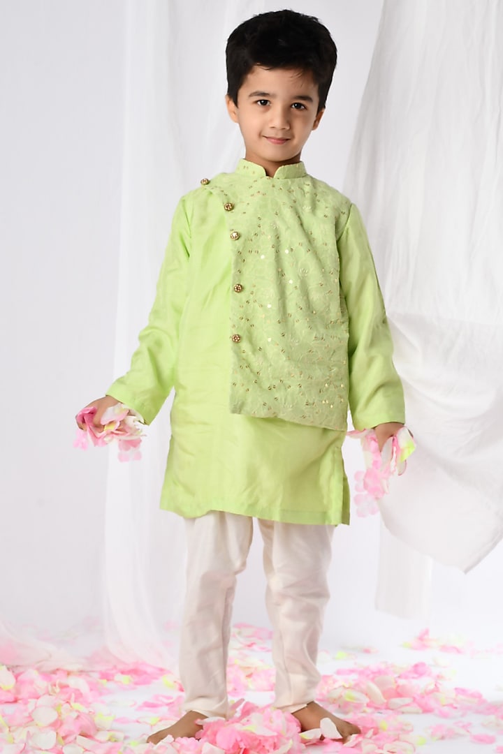 Green Chikankari Kurta Set For Boys by Li'l Angels at Pernia's Pop Up Shop