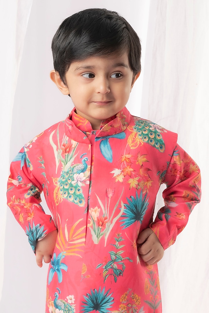 Pink Printed Bundi Jacket With Kurta Set For Boys by Li'l Angels at Pernia's Pop Up Shop