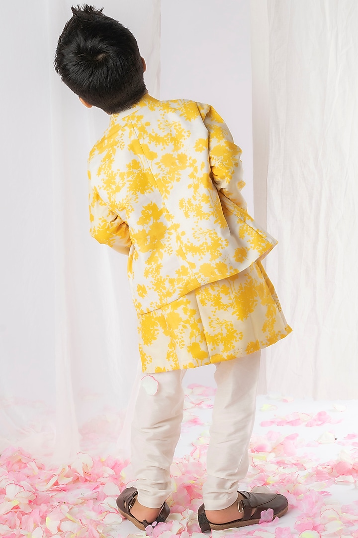 Yellow & White Printed Bundi Jacket With Kurta Set For Boys by Li'l Angels at Pernia's Pop Up Shop