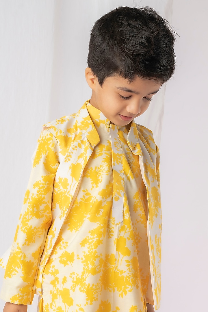 Yellow & White Printed Bundi Jacket With Kurta Set For Boys by Li'l Angels at Pernia's Pop Up Shop