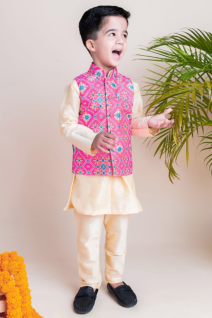 Pink Printed Nehru Jacket With Kurta Set For Boys by Li'l Angels