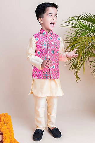 Pink Printed Nehru Jacket With Kurta Set For Boys by Li'l Angels