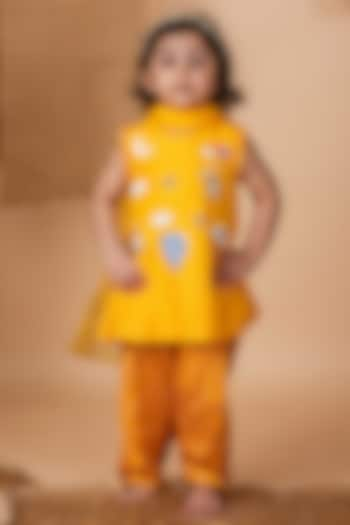 Yellow Roman Silk Embroidered Kurta Set For Girls by Li'l Angels at Pernia's Pop Up Shop