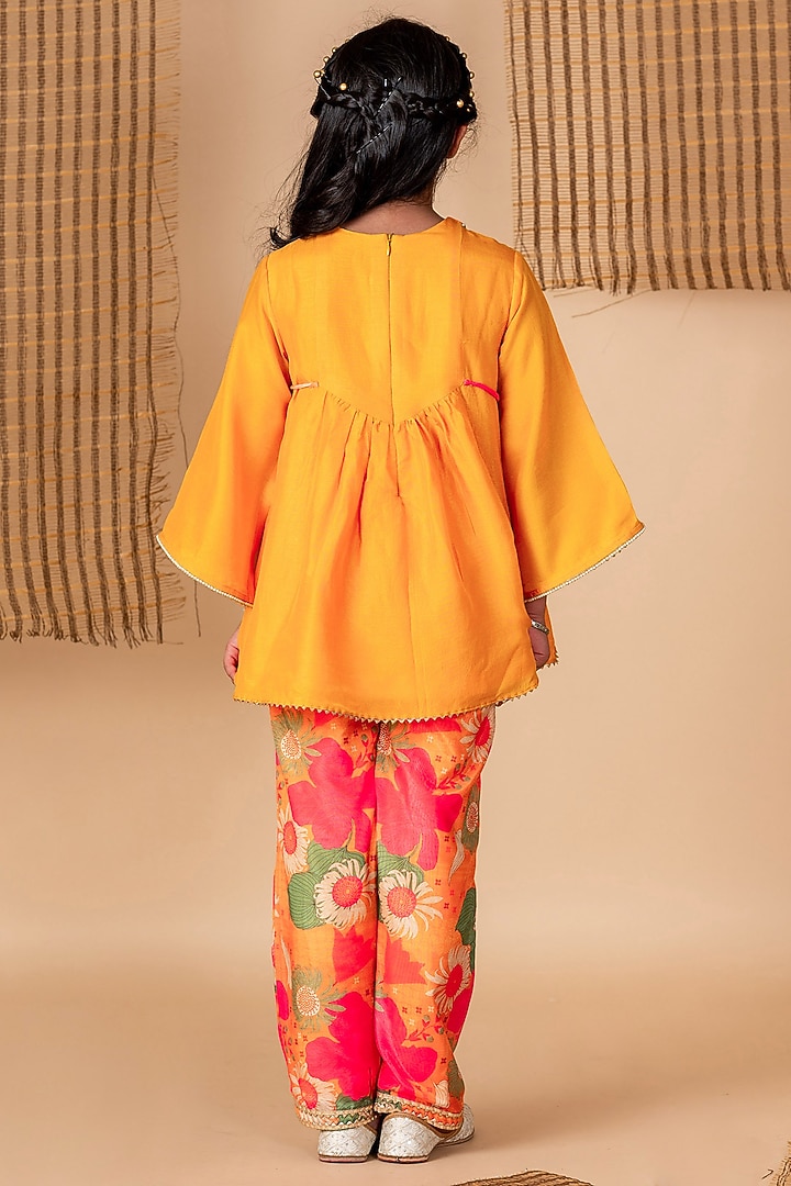 Yellow Muslin Floral Printed Kurta Set For girls by Li'l Angels at Pernia's Pop Up Shop