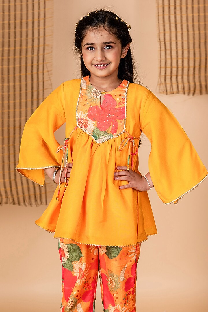Yellow Muslin Floral Printed Kurta Set For girls by Li'l Angels at Pernia's Pop Up Shop