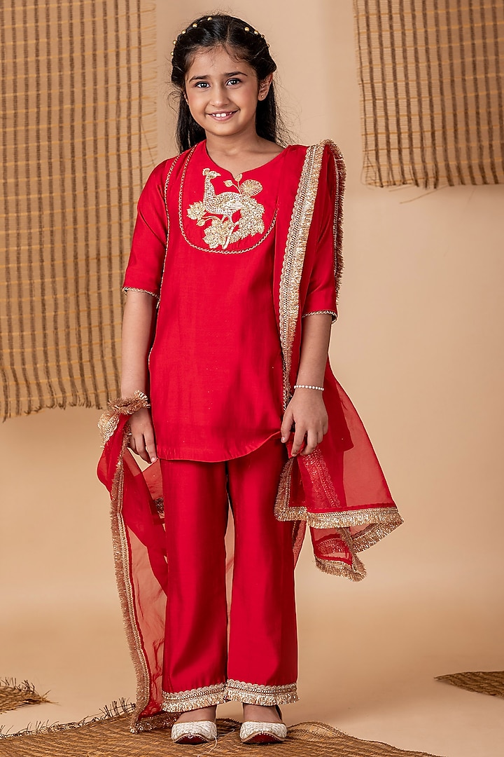 Red Roman Silk Embroidered Kurta Set For Girls by Li'l Angels at Pernia's Pop Up Shop