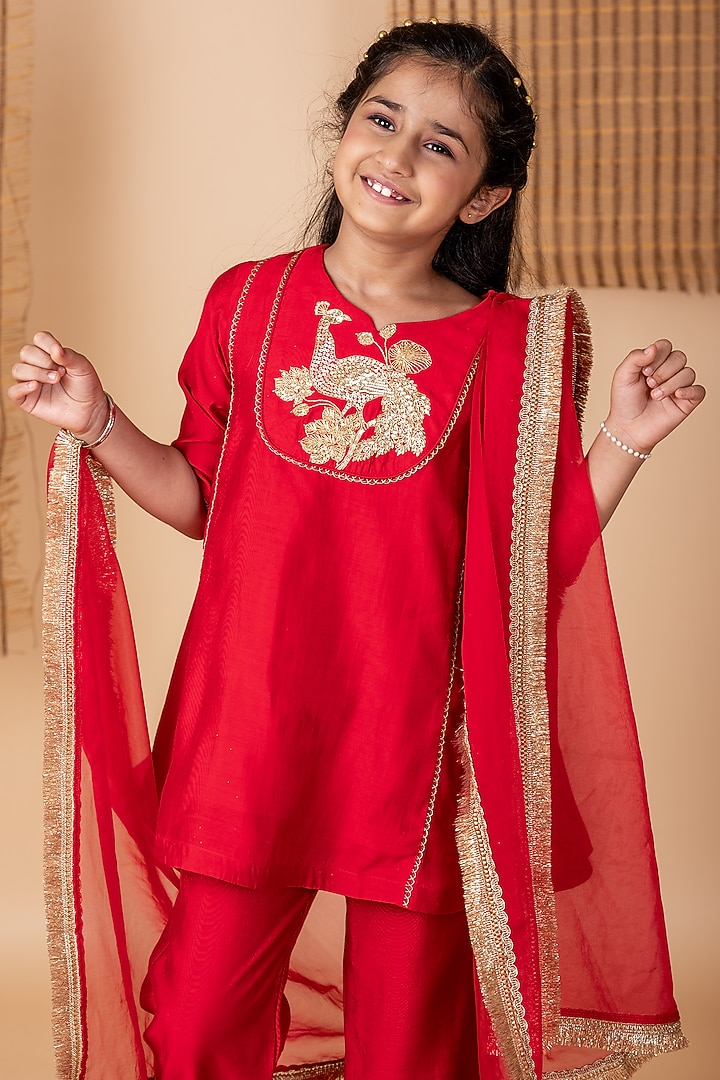 Red Roman Silk Embroidered Kurta Set For Girls by Li'l Angels at Pernia's Pop Up Shop
