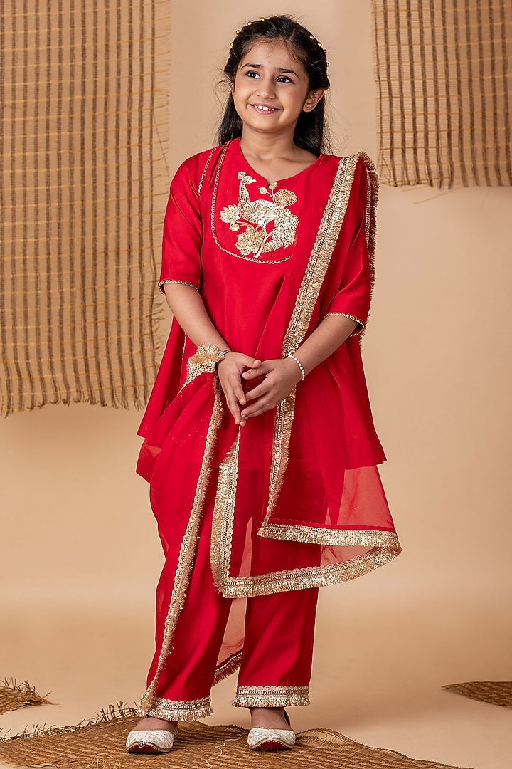 Red Roman Silk Embroidered Kurta Set For Girls by Li'l Angels at Pernia's Pop Up Shop